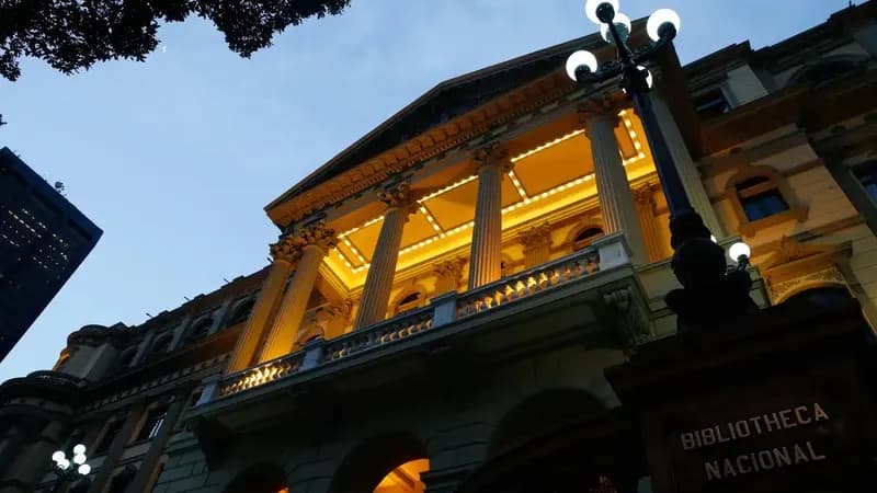 Biblioteca Nacional distribuirá 2 mil livros hoje no Rio
