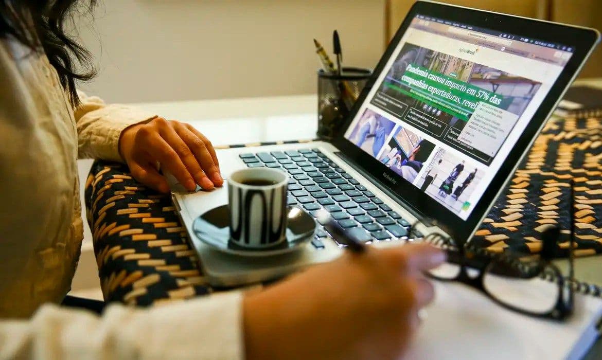 Trabalho por conta própria exige mais horas de serviço, diz IBGE