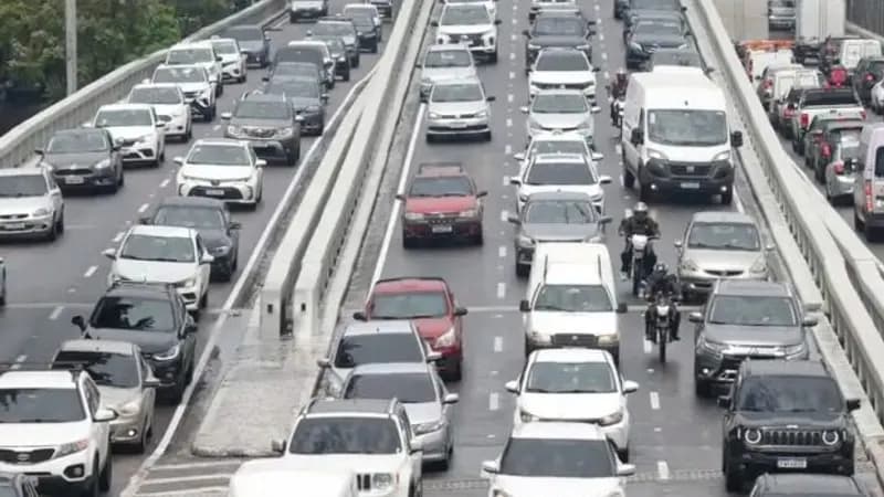 Rodovia dos Imigrantes tem tráfego lento no sentido capital paulista