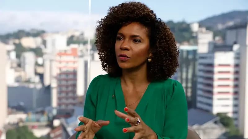 Luciana Barreto denuncia ataques racistas em delegacia especializada