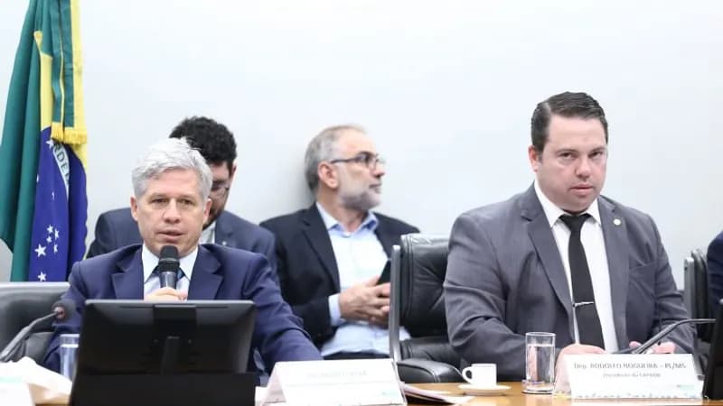 Paulo Teixeira rebate críticas da oposição e diz que reforma agrária está dentro da lei