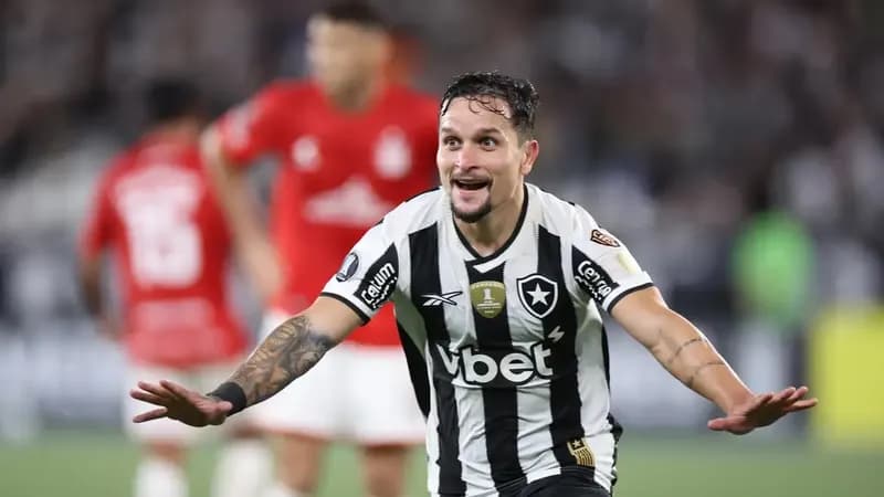 Artur marca golaço e Botafogo vence Estudiantes na Libertadores