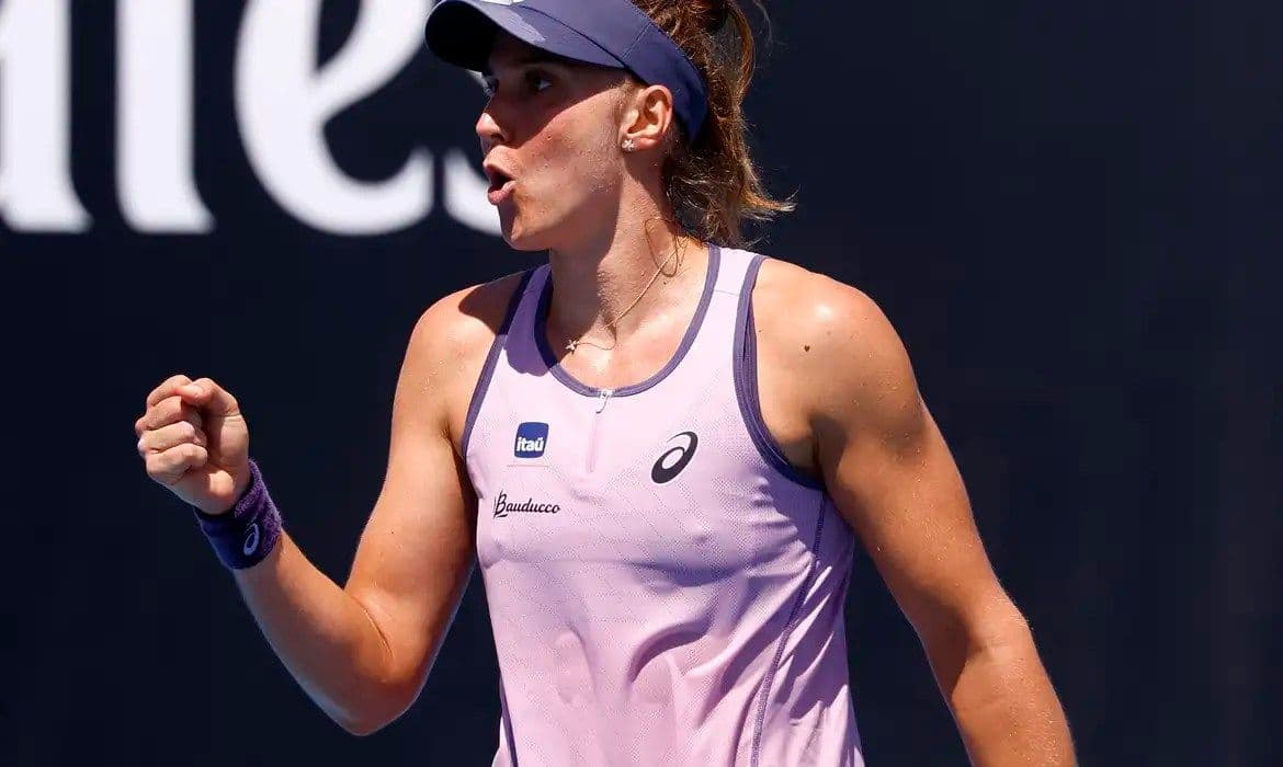 Bia Haddad avança na Austrália e dupla de Luisa Stefani vence estreia