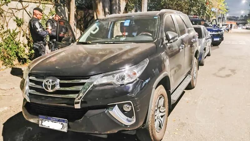 GCM recupera no Jardim Vila Galvão um veículo furtado em São Paulo