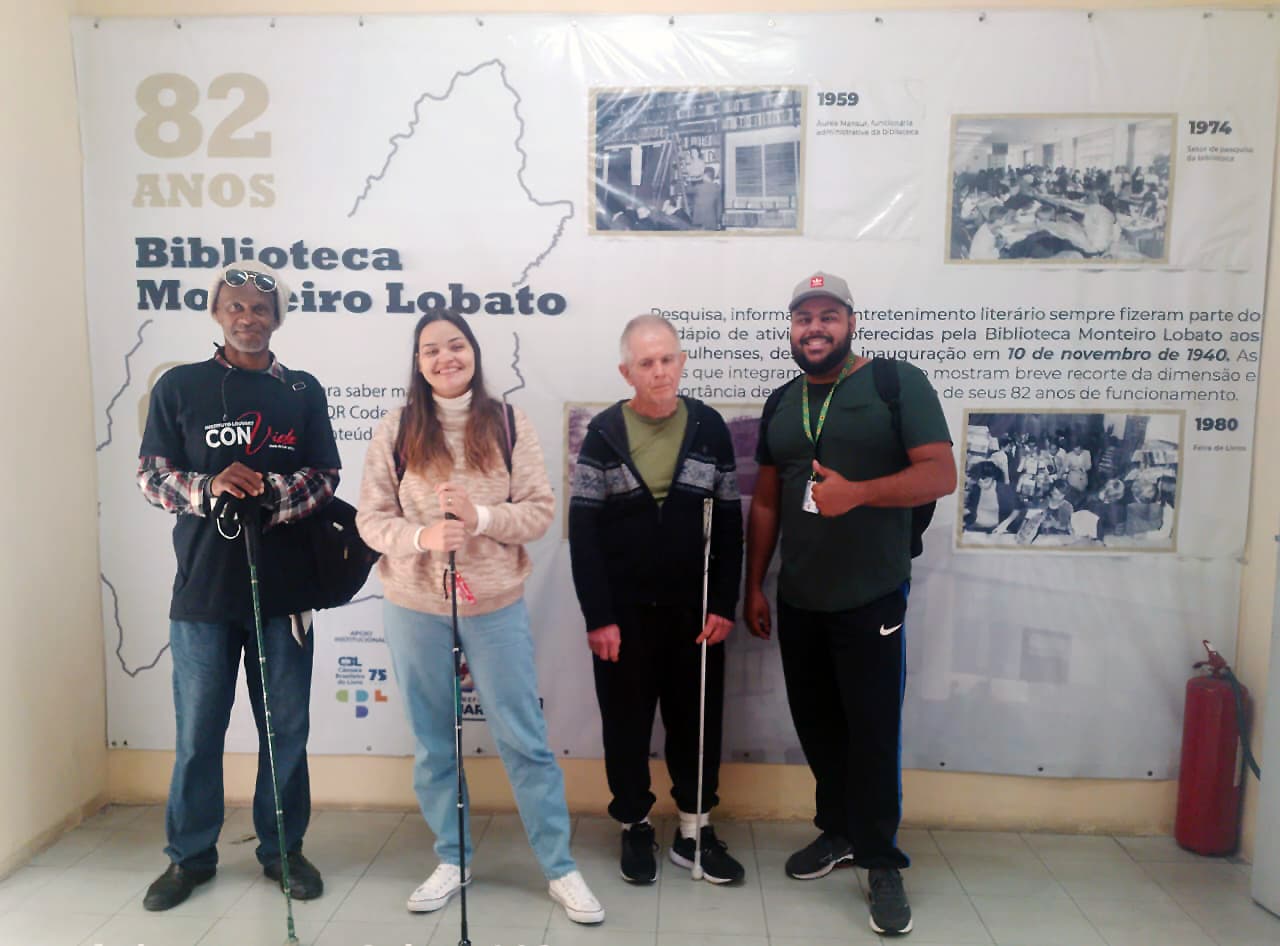 Rolezinho de Bengala leva pessoas com deficiência visual de Guarulhos à Biblioteca Monteiro Lobato