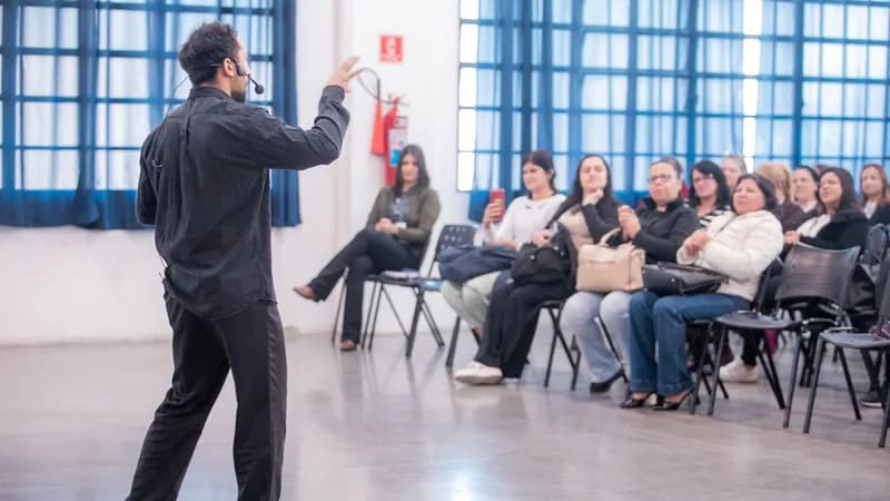 Educadores de Guarulhos participam de encontro do Programa Saúde na Escola sobre cuidados com a voz