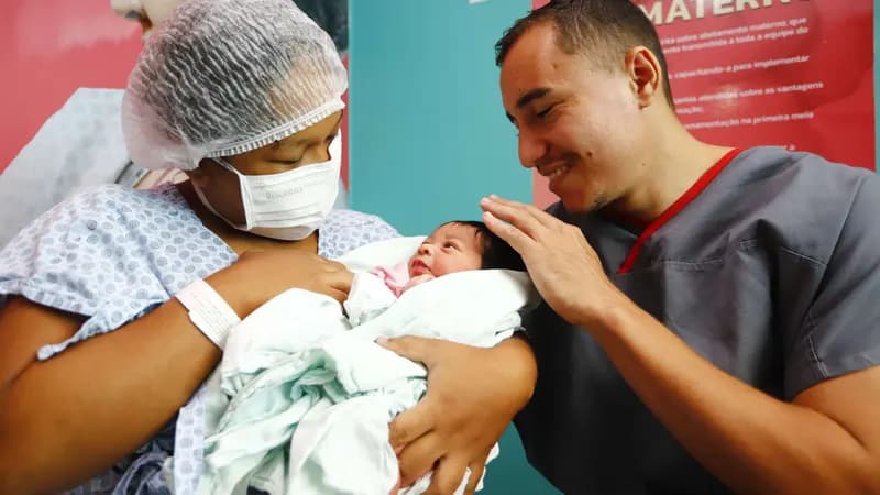 ‘O aleitamento materno salvou a minha filha’, conta mãe de prematura beneficiada por banco de leite humano