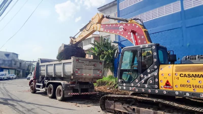 Córregos são desassoreados pela Prefeitura nesta terça-feira
