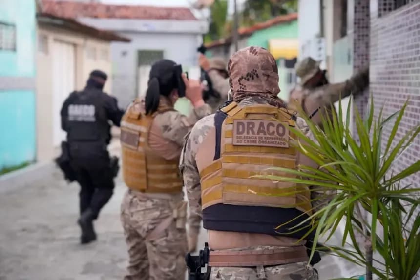 Facção Criminosa Abalada na Paraíba: Líder Foragido e Conexões Políticas Expostas