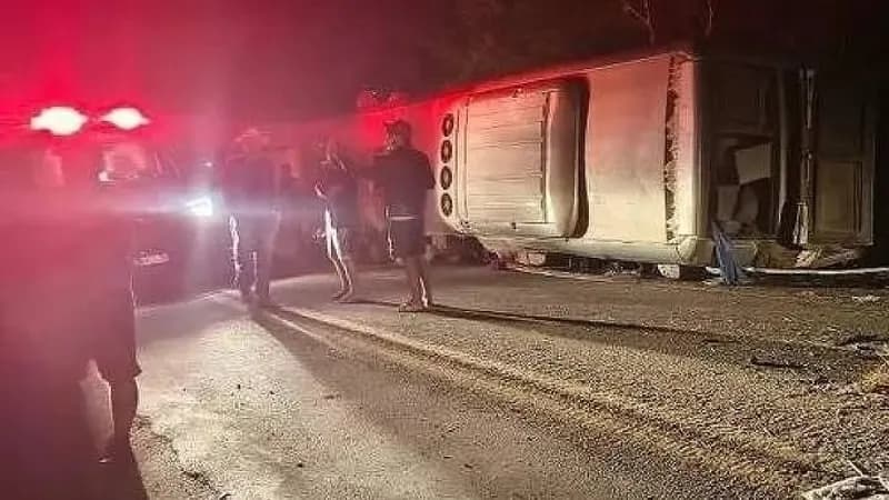 Tragédia em Pernambuco: Ônibus de turismo tomba e deixa 13 mortos