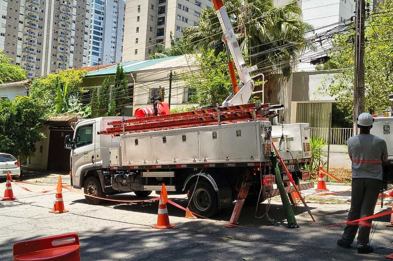 Apagões em SP: CEO da Enel vê solução 'divina' se tempestades persistirem