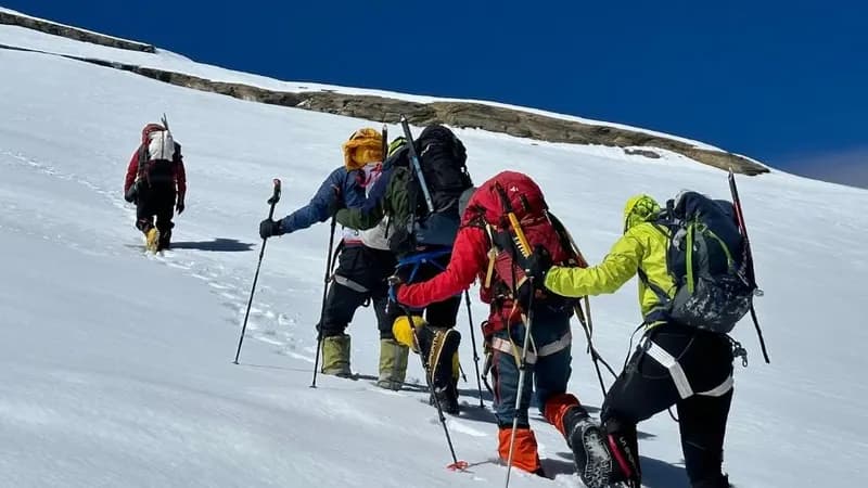 Nepal aumenta taxa para escalar o Everest!