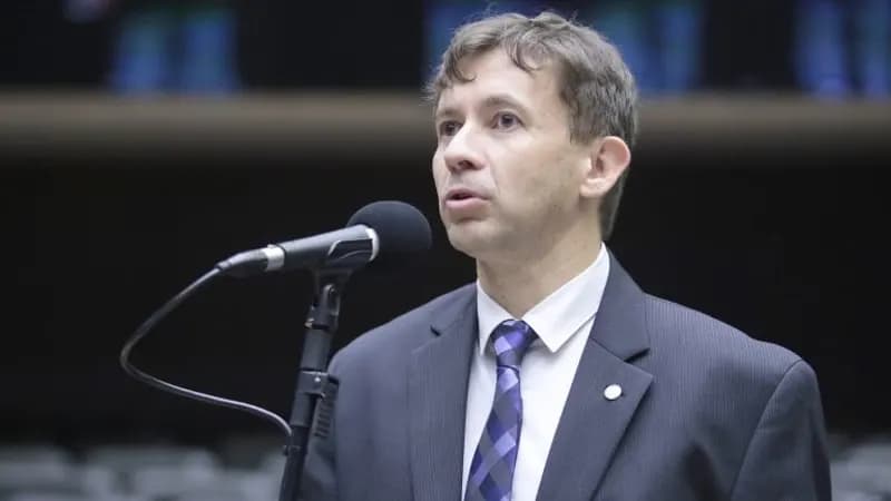 Comissão aprova proposta que fixa piso salarial de médicos e cirurgiões dentistas em R$ 10,9 mil