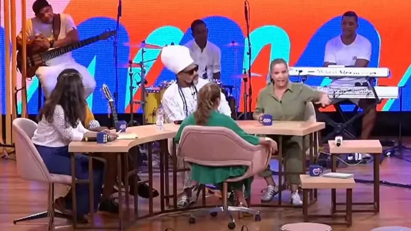 Sem Censura recebe Daniela Mercury no programa em Salvador
