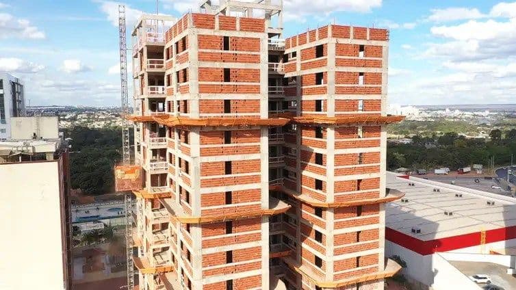Demanda por mão de obra segue aquecida na construção civil