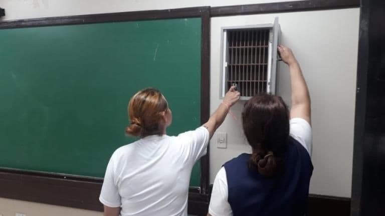 Brasil: Nova Lei Banindo Celulares em Escolas Gera Polêmica