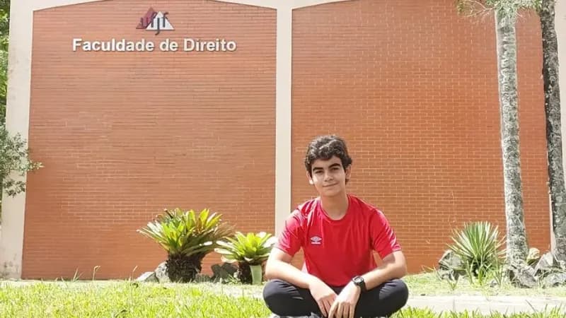 Provão Paulista: aprovada veio para SP para fazer escola de cadetes do exército e entrou em medicina na USP