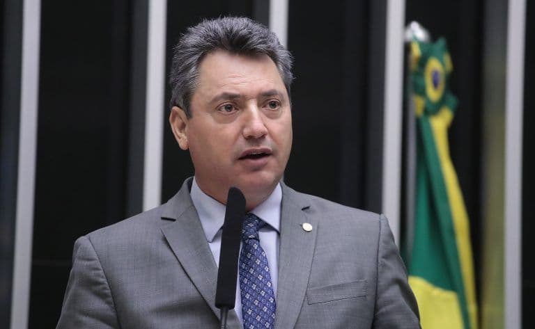 Projeto dispensa pescador que exerce a atividade em propriedade privada de tirar licença