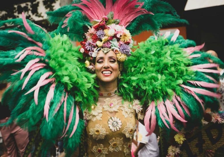 Carnaval em SP deve atrair 4,5 milhões de pessoas e movimentar R$ 6,4 bilhões