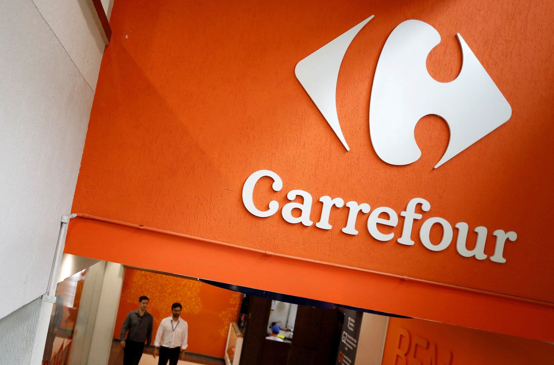 Carrefour pode deixar Bolsa; XP prevê alta no mercado farmacêutico