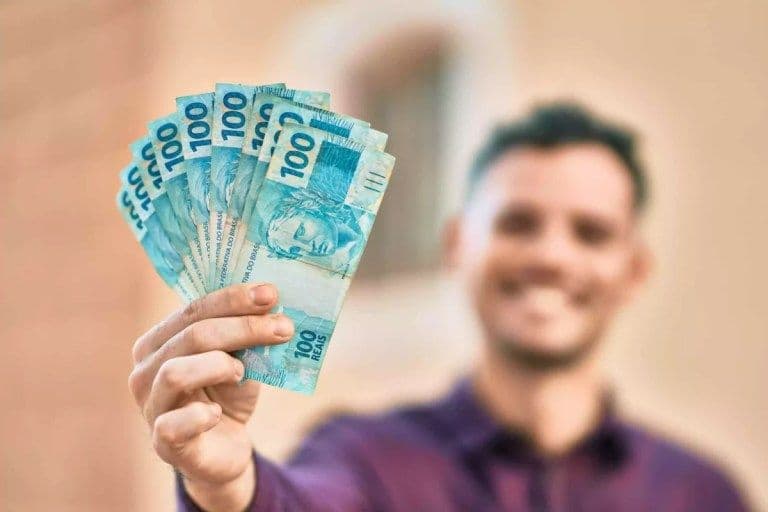Salário mínimo sobe: Entenda os impactos da alta!