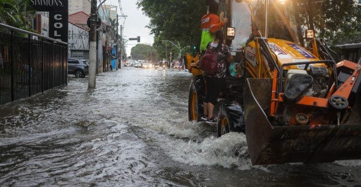 Brasil: Tempestades e contrastes climáticos