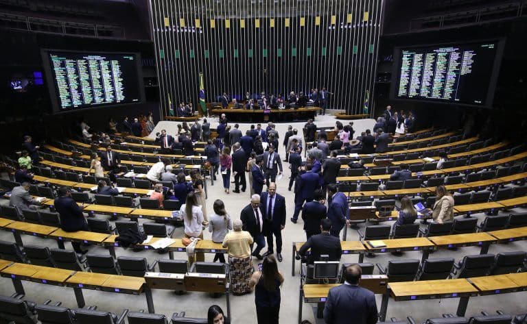 Câmara analisa prazo maior para micro e pequenas empresas pagarem tributos em caso de calamidade; acompanhe