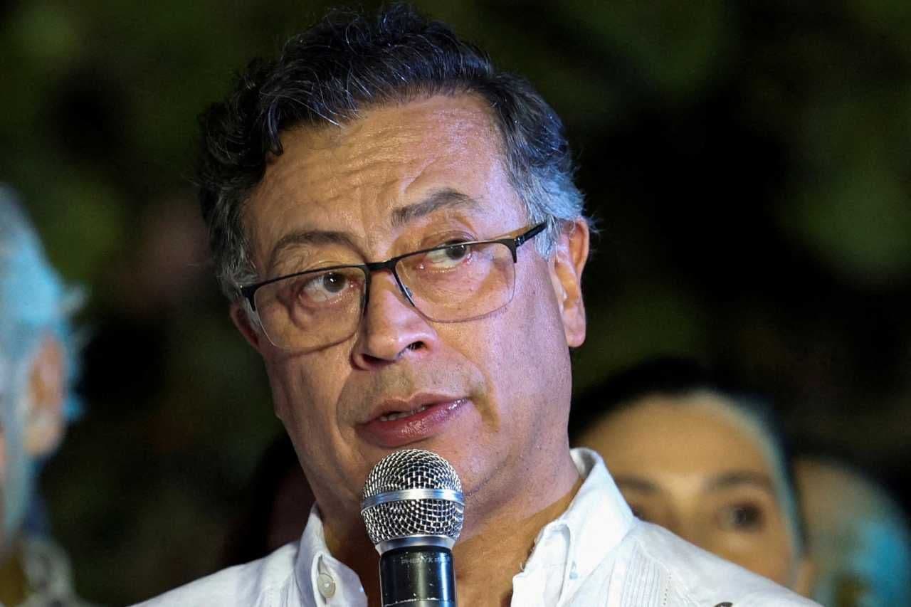 Presidente da Colômbia denuncia plano para assassinato com mísseis