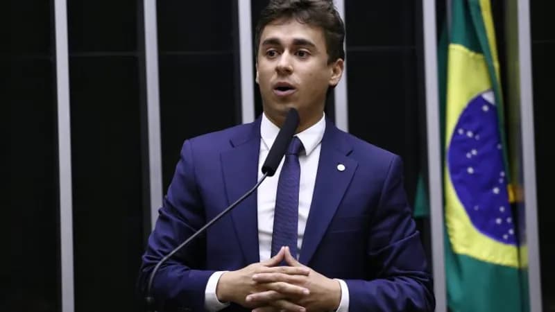 Projeto agrava pena para ato obsceno se praticado em escolas e universidades públicas