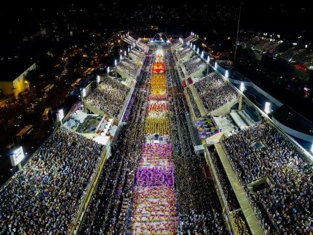 Caos na Sapucaí: Cortes drásticos e discórdia no Carnaval 2025!