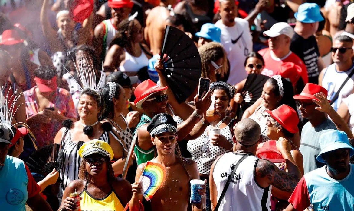 Foram apreendidos mais de 2 mil itens irregulares no carnaval do Rio