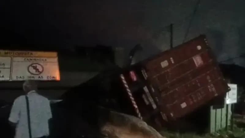 Em SP, Via Anchieta é liberada nesta manhã após queda de passarela