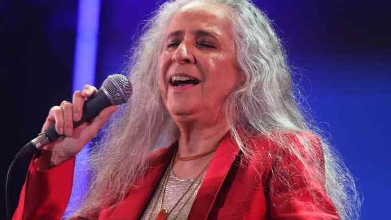 Bethânia enfrenta imprevisto, mas show segue impecável!