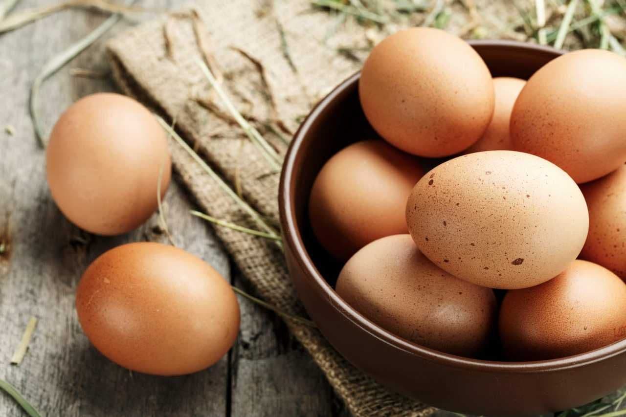 Inflação Arrefecendo? BC Indica Moderação em Preços de Ovos e Carnes