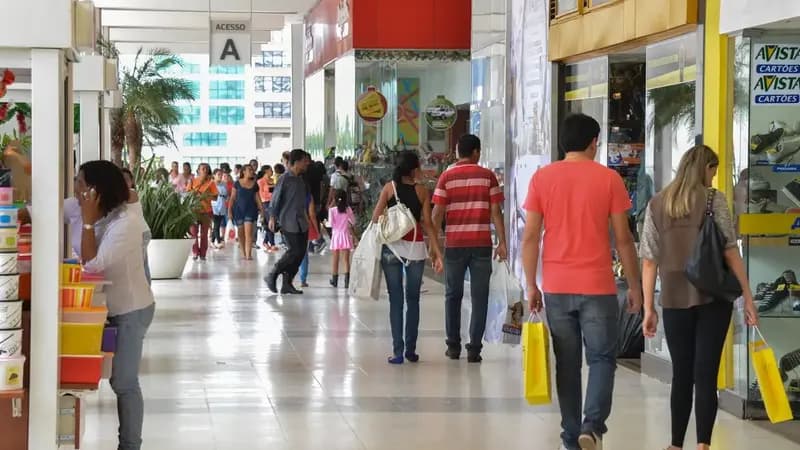 Comércio cresce 0,5% em fevereiro e atinge maior patamar da história