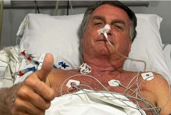 Após cirurgia de 12 horas, Bolsonaro é transferido para UTI de hospital em Brasília