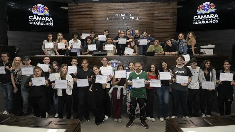 Jovens conhecem o Legislativo e refletem sobre representatividade