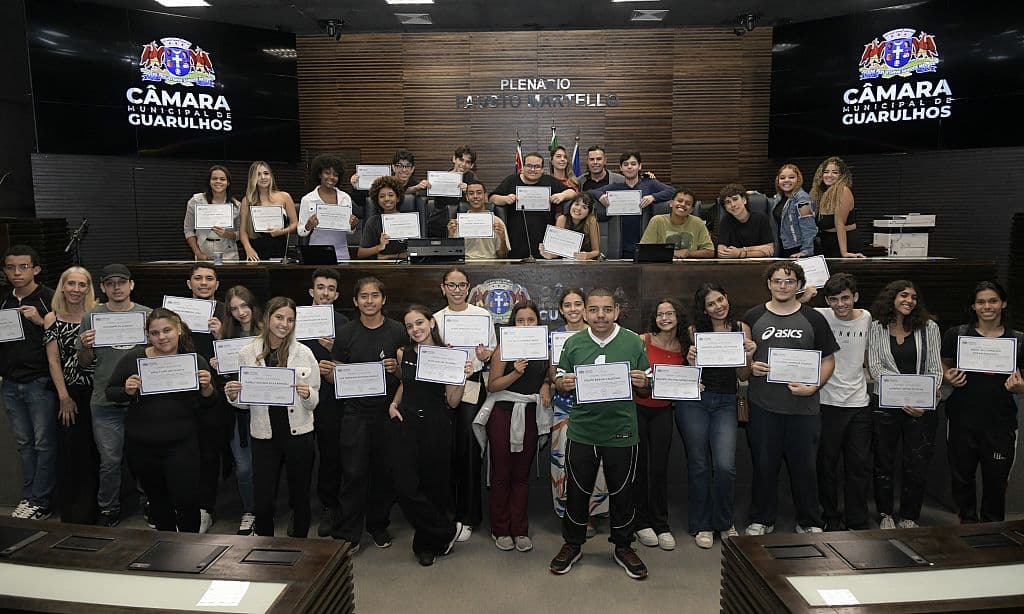 Jovens conhecem o Legislativo e refletem sobre representatividade