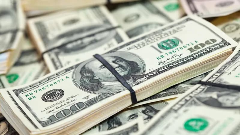 Dólar sobe com alívio na política comercial dos EUA
