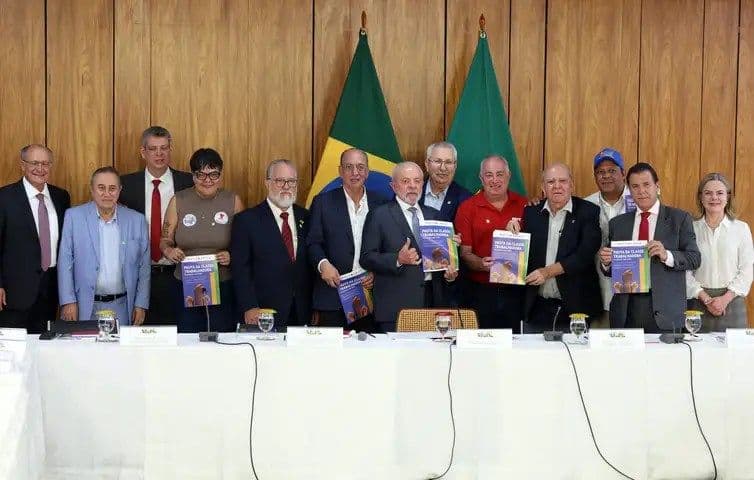 Mais de 32 milhões são autônomos informais ou trabalham sem carteira