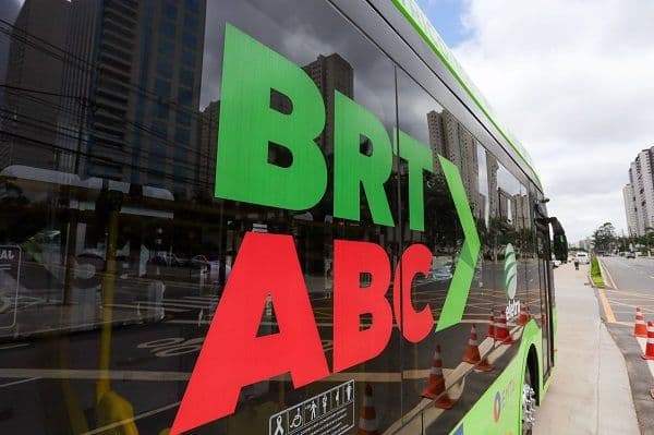 Feira de emprego oferece mais de 100 vagas para atuação nas obras do BRT-ABC
