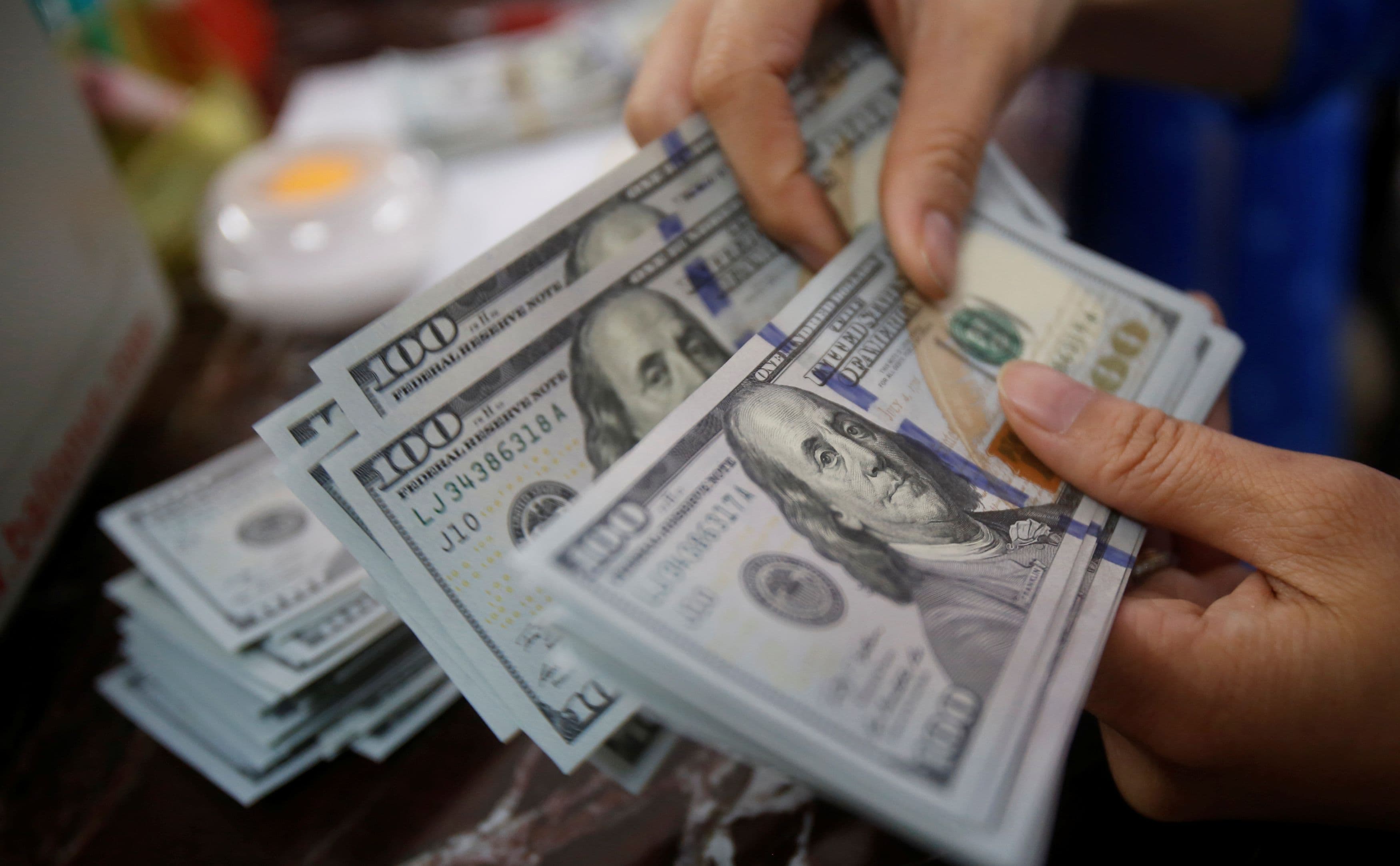 Dólar em Queda: O Que Esperar do Federal Reserve e do BC?