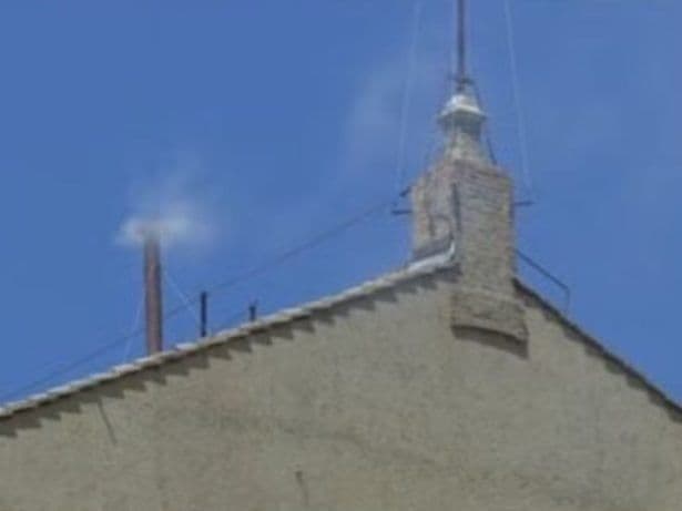 Vaticano: Fumaça 'Branca' Vira Piada e Post Sumiu!