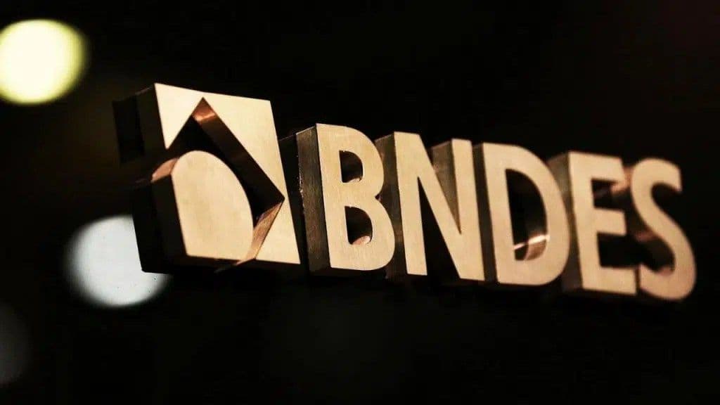 BNDES Atrai R$4,4 Bilhões: Indústria em Alta!