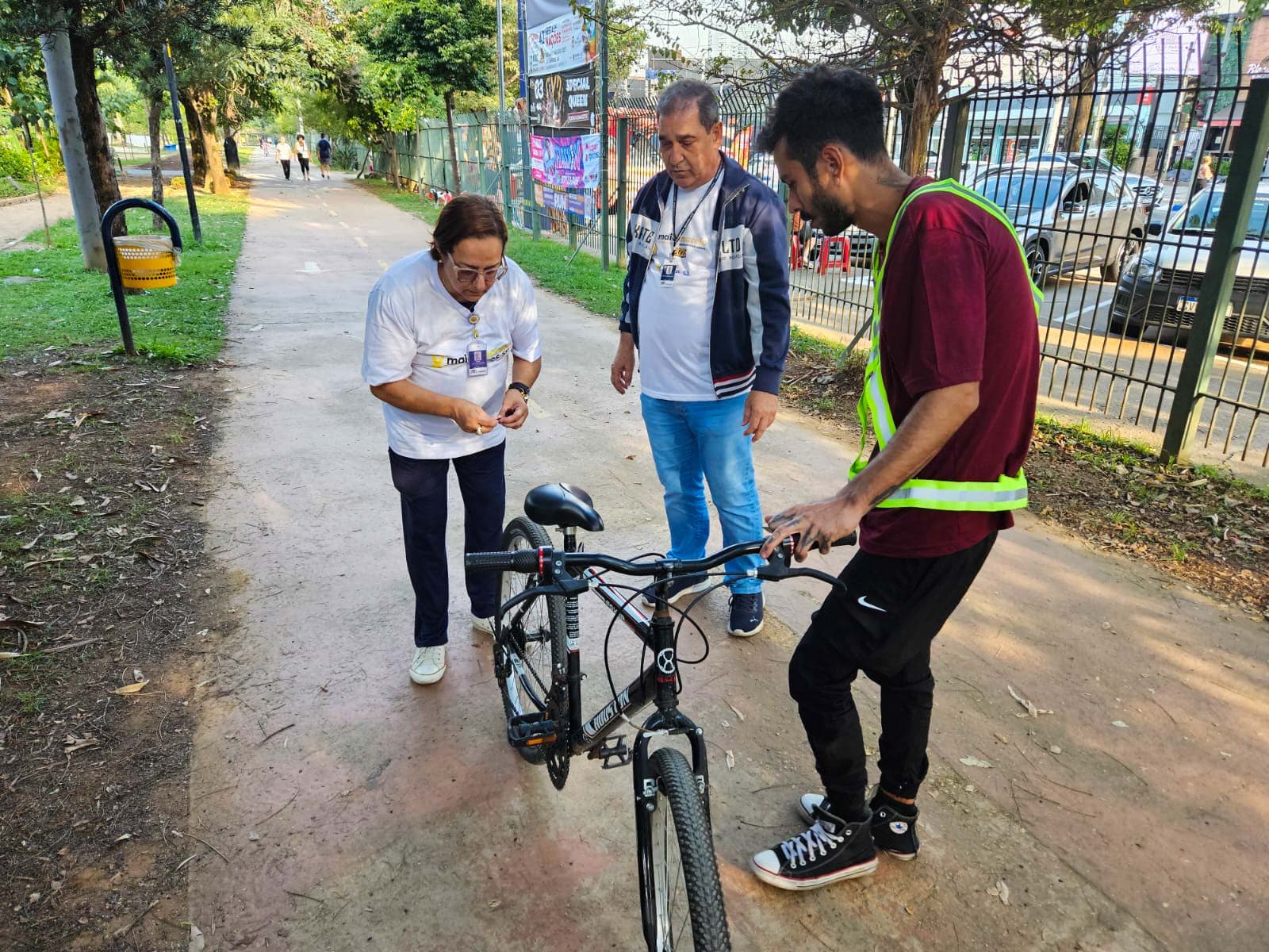 Prefeitura promove ação educativa do Maio Amarelo para ciclistas