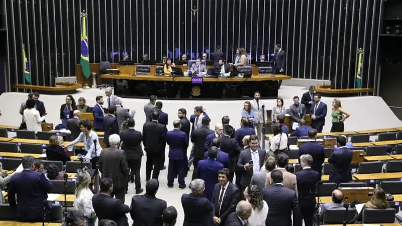 Câmara pode votar hoje reajuste de servidores do Executivo
