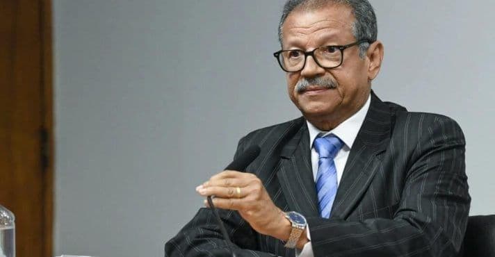 STF sob ataque: Ex-juiz detona Moraes!
