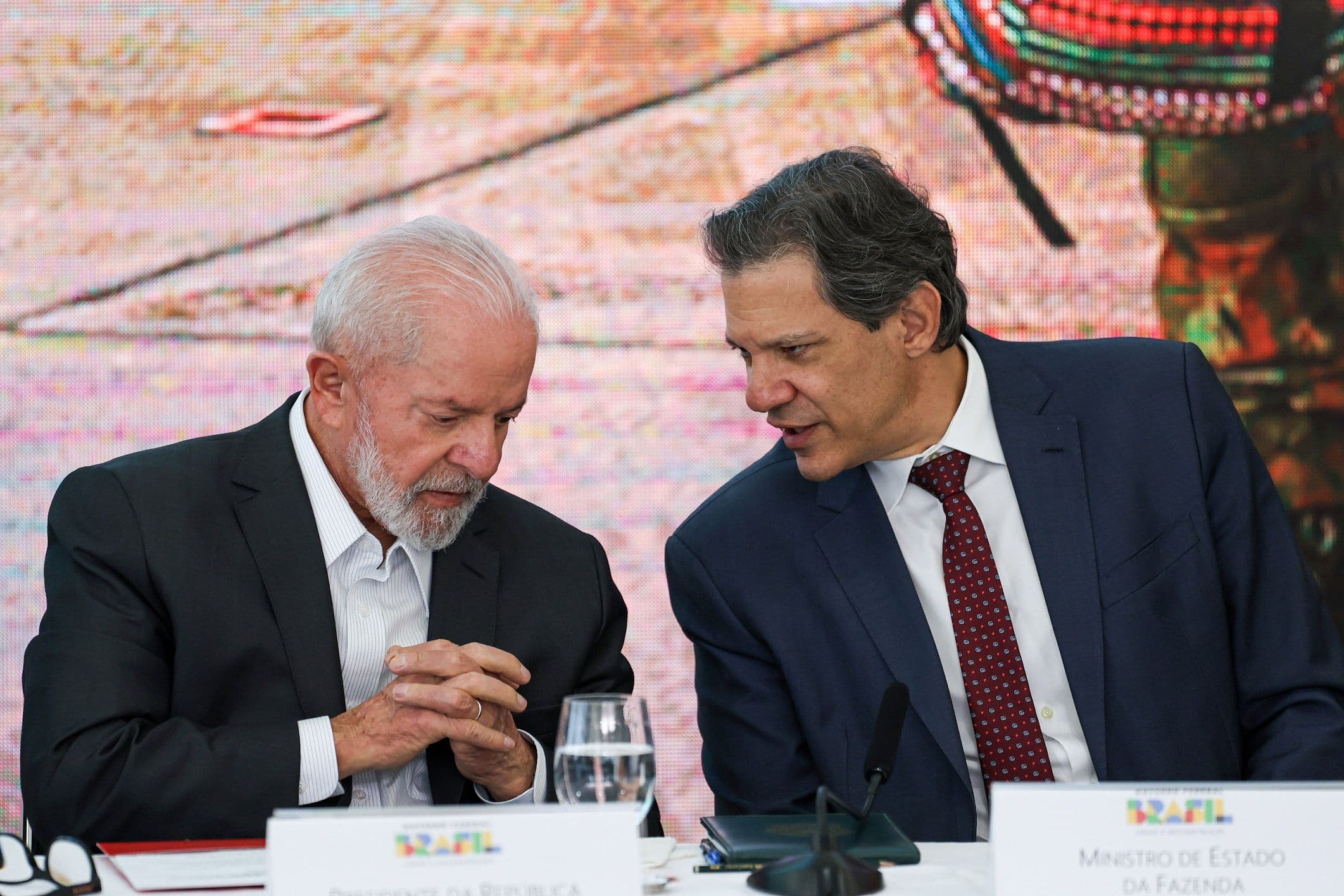 IOF: Câmara quer barrar aumento e desafia governo Lula!