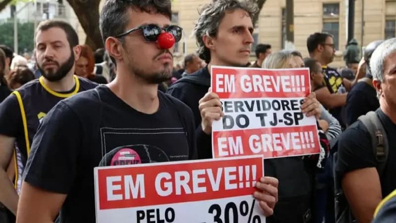 Servidores da Justiça de SP suspendem greve