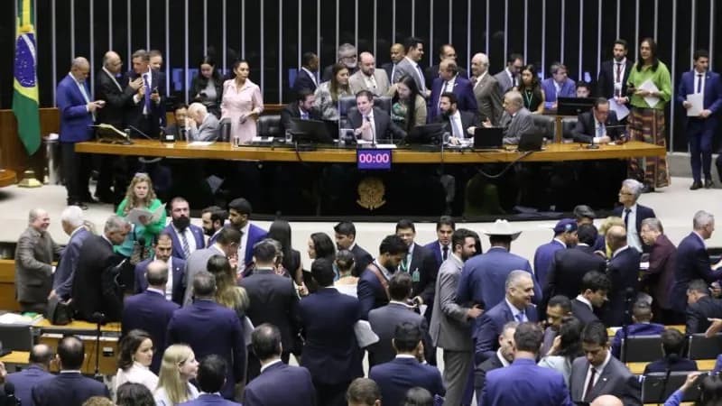 Câmara pode retomar nesta quinta-feira votação de projeto sobre formação de motoristas de baixa renda